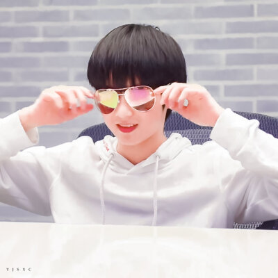 幼崽行为 刘耀文 cr:logo