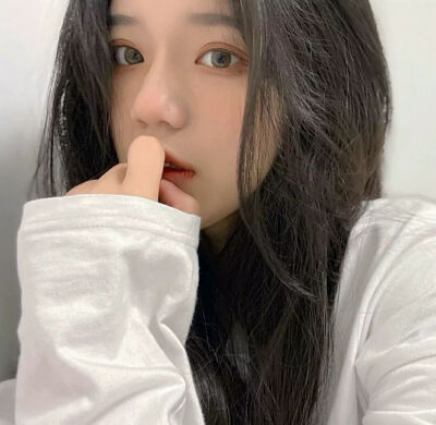 女生头像拿东西