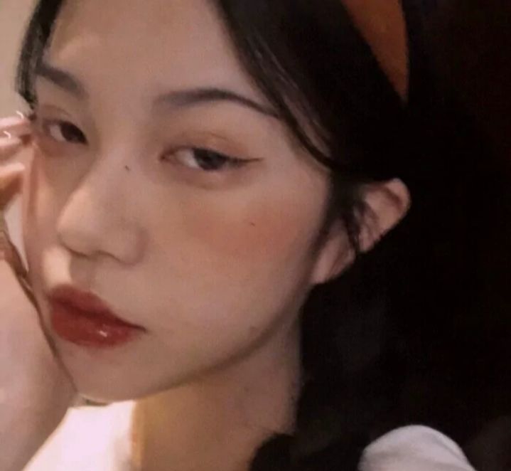 女生头像偷偷藏在神明的储物罐里将万物温柔集于一身.