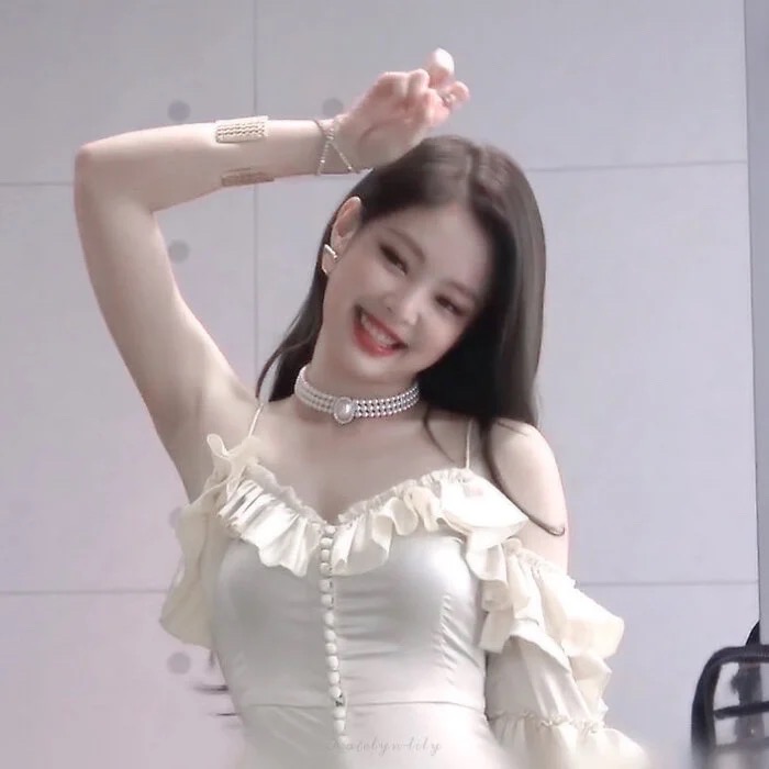 blackpink公主图,blackpink四人皇冠图 准备了很久把我的杰尼龟小公主捧上来粉了好多年啦智妮金智妮black