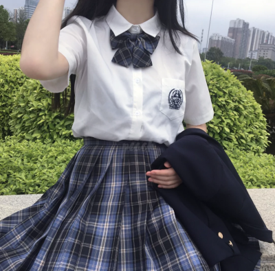 女生穿制服头像