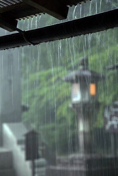 下雨屋檐