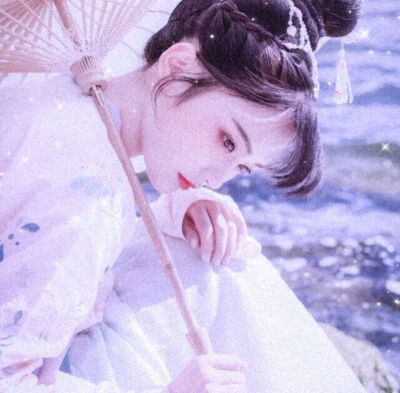 月下抚琴轻羁愁古风汉服头像