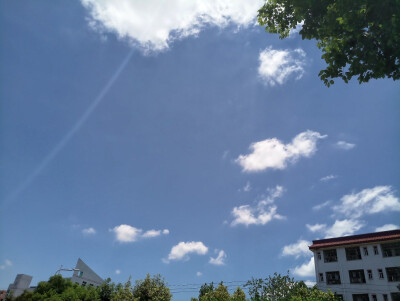 学校の夏日晴空