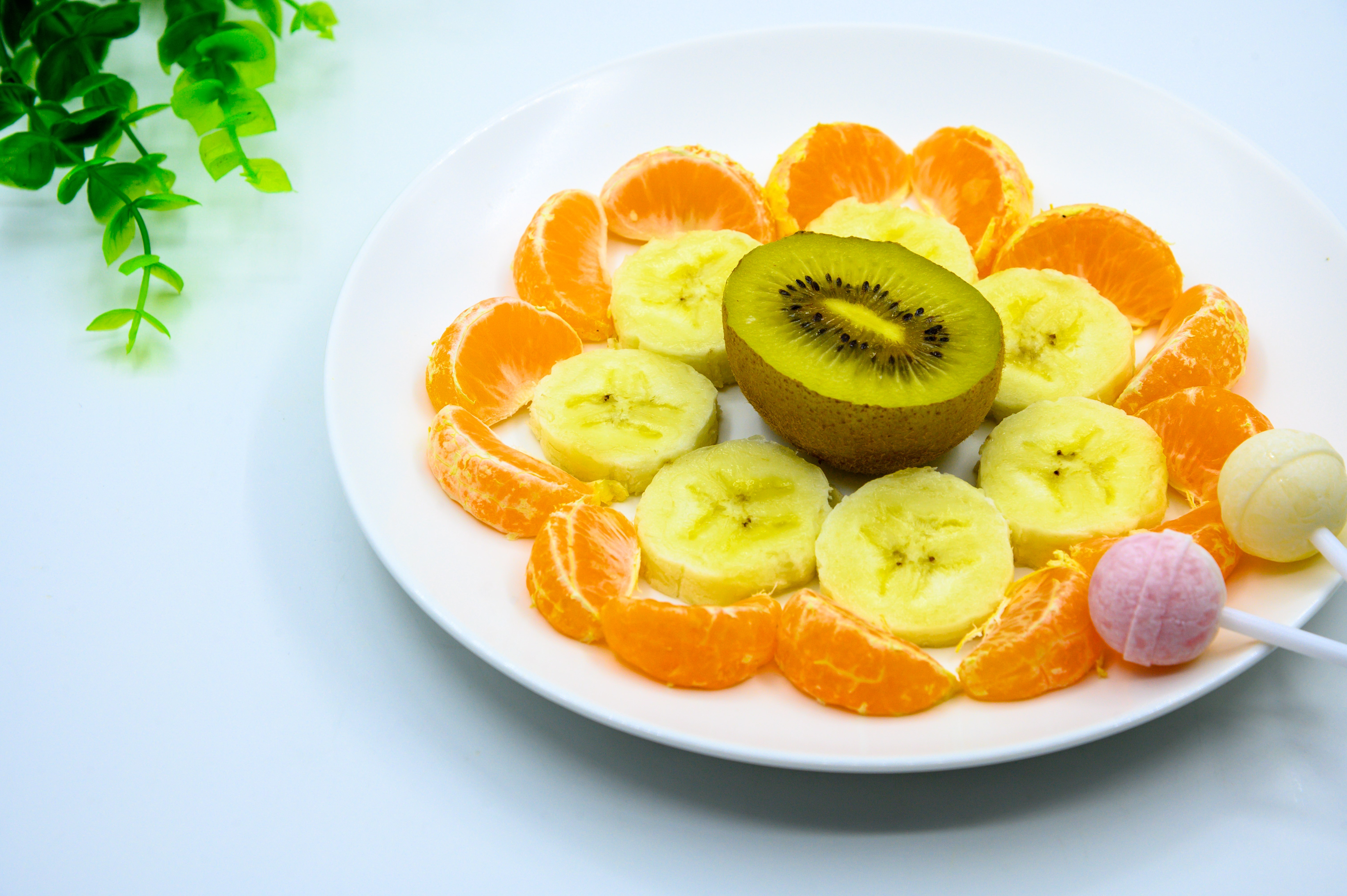 水果拚盘 拚盘 水果 橙子 香蕉 桔子 猕猴桃 樱桃 食品 盘子 白色瓷盘