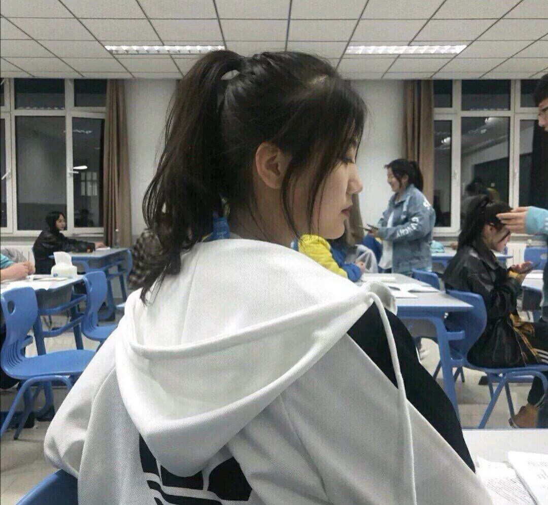 女生头像点我专辑,还有更多的照片和其他专辑,别错过了记得『点赞』