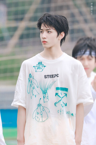 tf家族夏日运动会 刘耀文 cr:logo