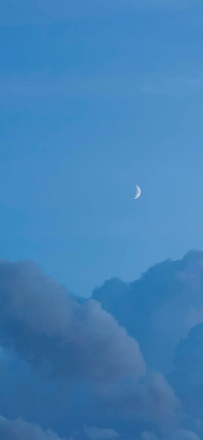 天空是蔚蓝色