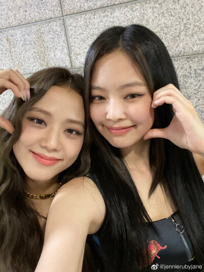 jisoo and jennie